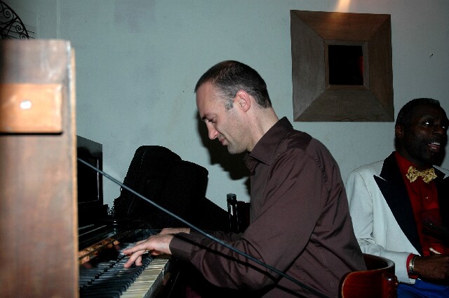 min 2006 10 31 latino 203